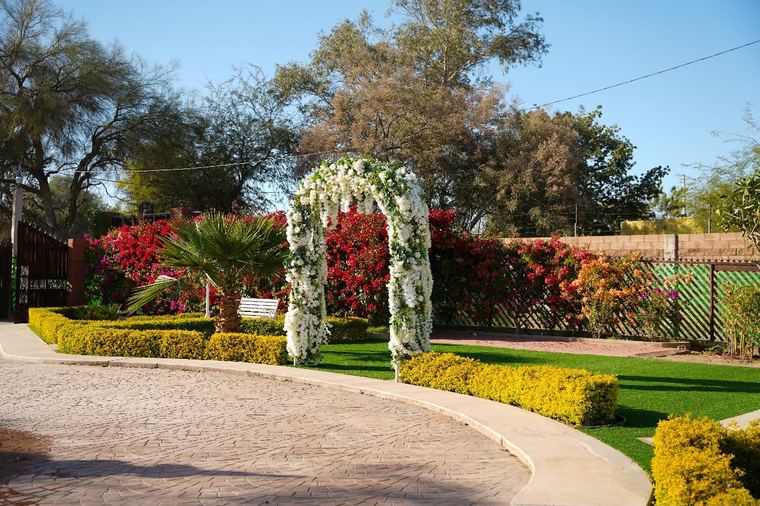 Arco de flores con bugambilia